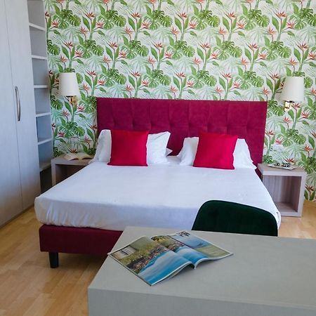 Sole Mare Hotel Ventimiglia Bagian luar foto