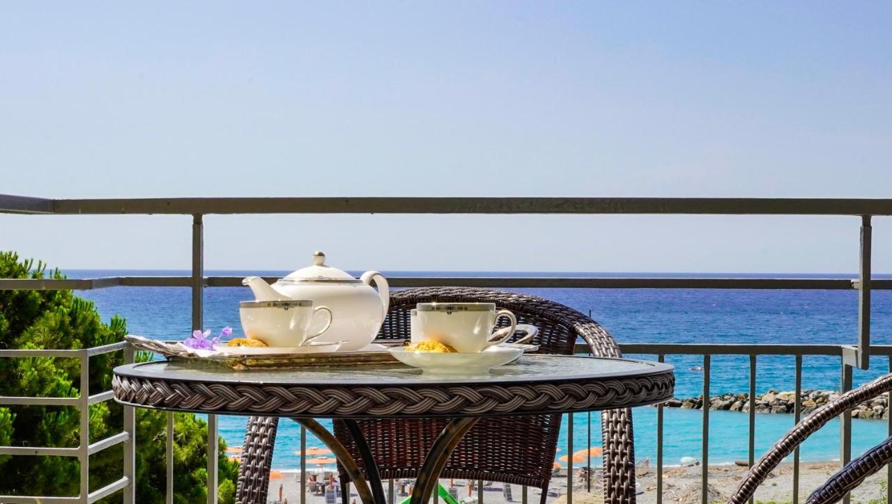Sole Mare Hotel Ventimiglia Bagian luar foto