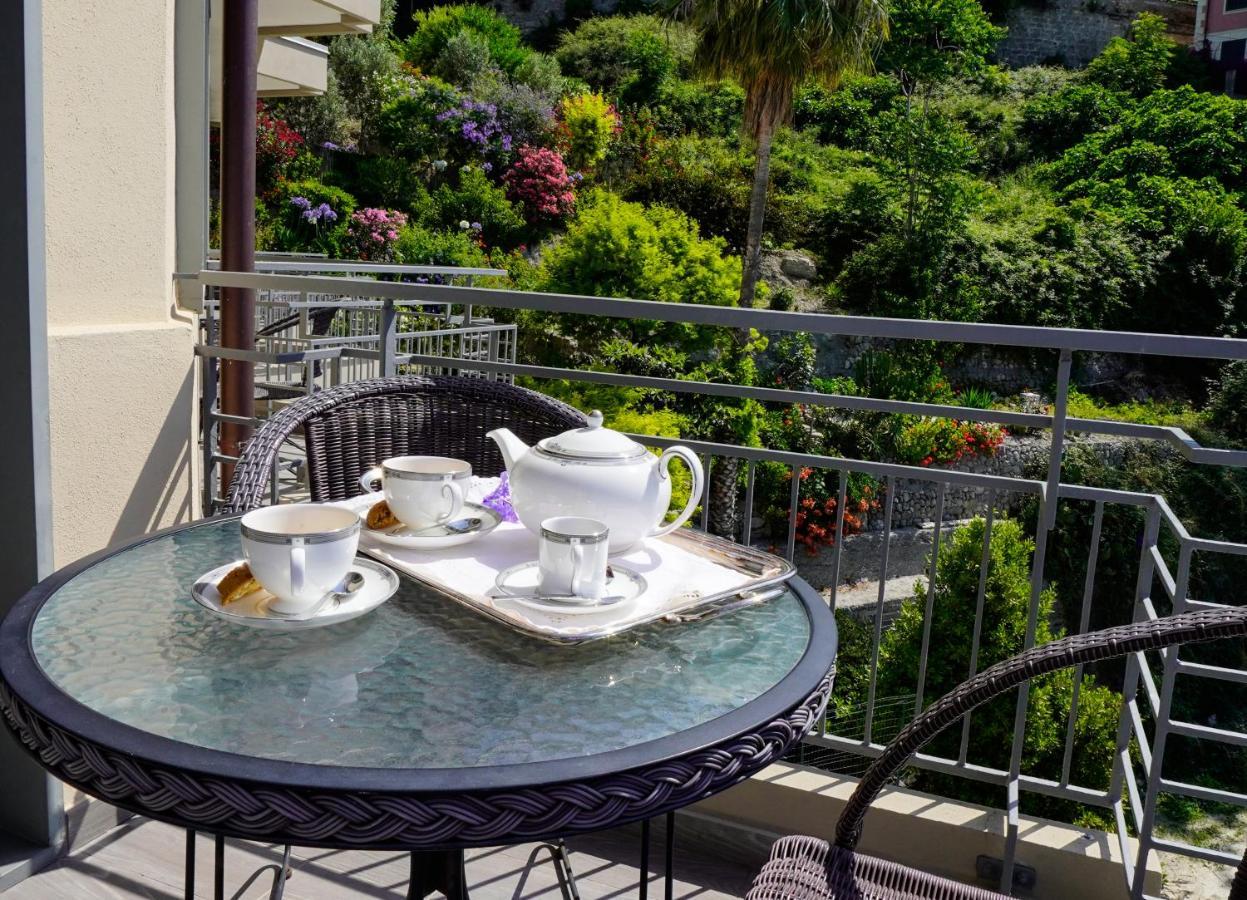 Sole Mare Hotel Ventimiglia Bagian luar foto