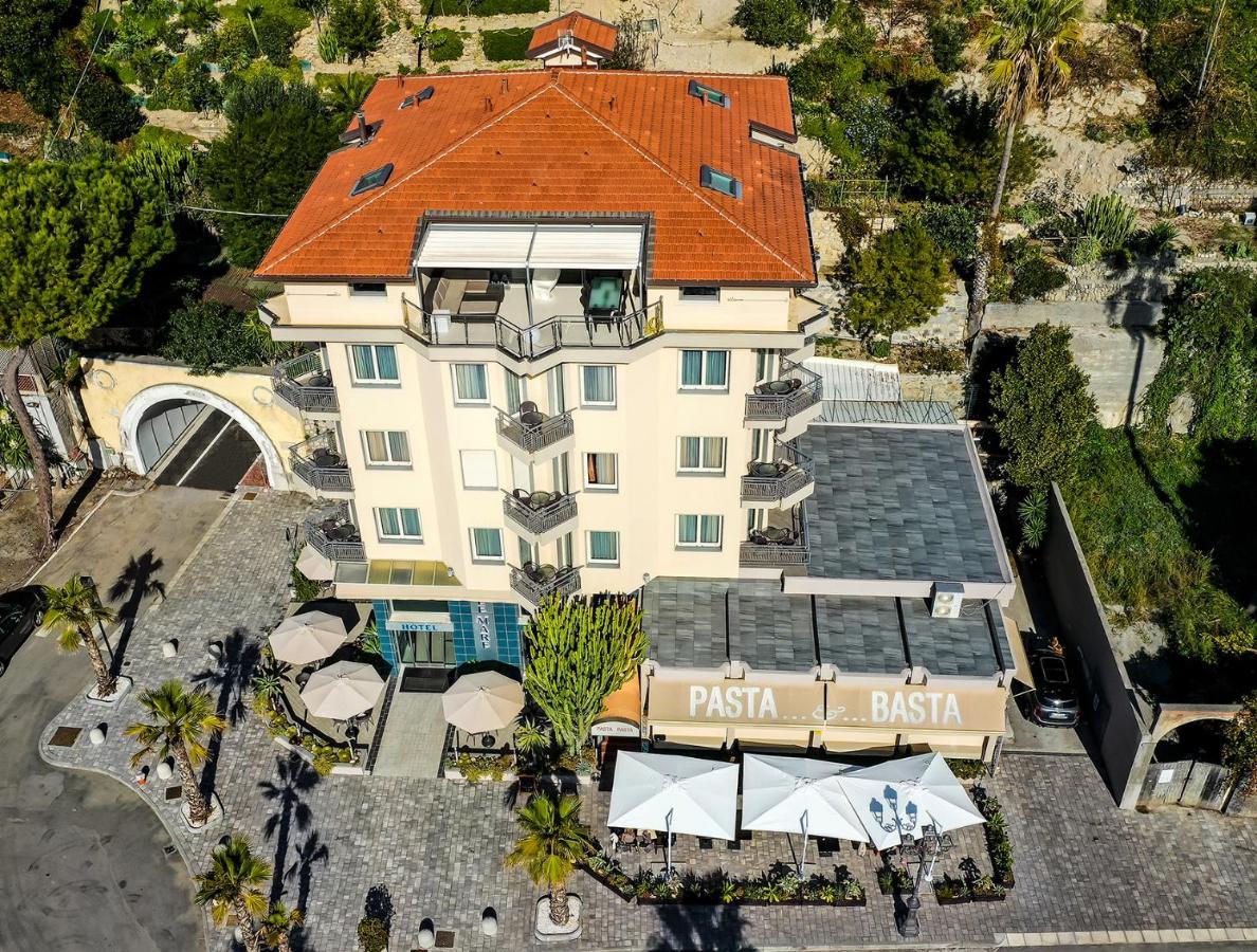 Sole Mare Hotel Ventimiglia Bagian luar foto