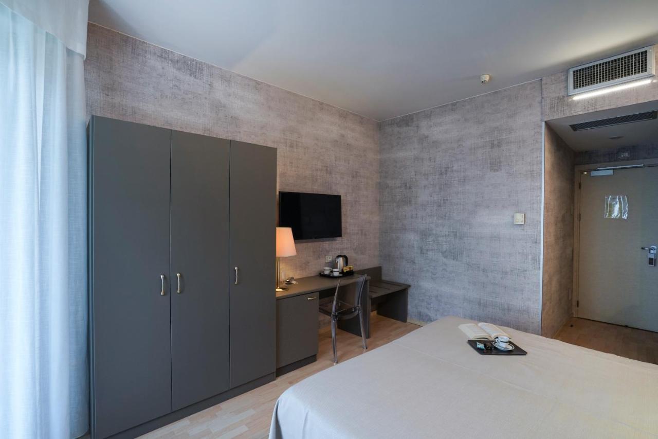 Sole Mare Hotel Ventimiglia Bagian luar foto