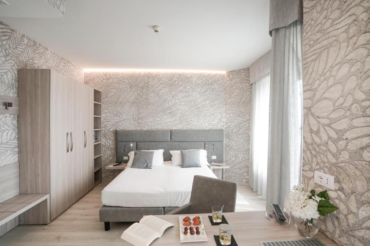 Sole Mare Hotel Ventimiglia Bagian luar foto