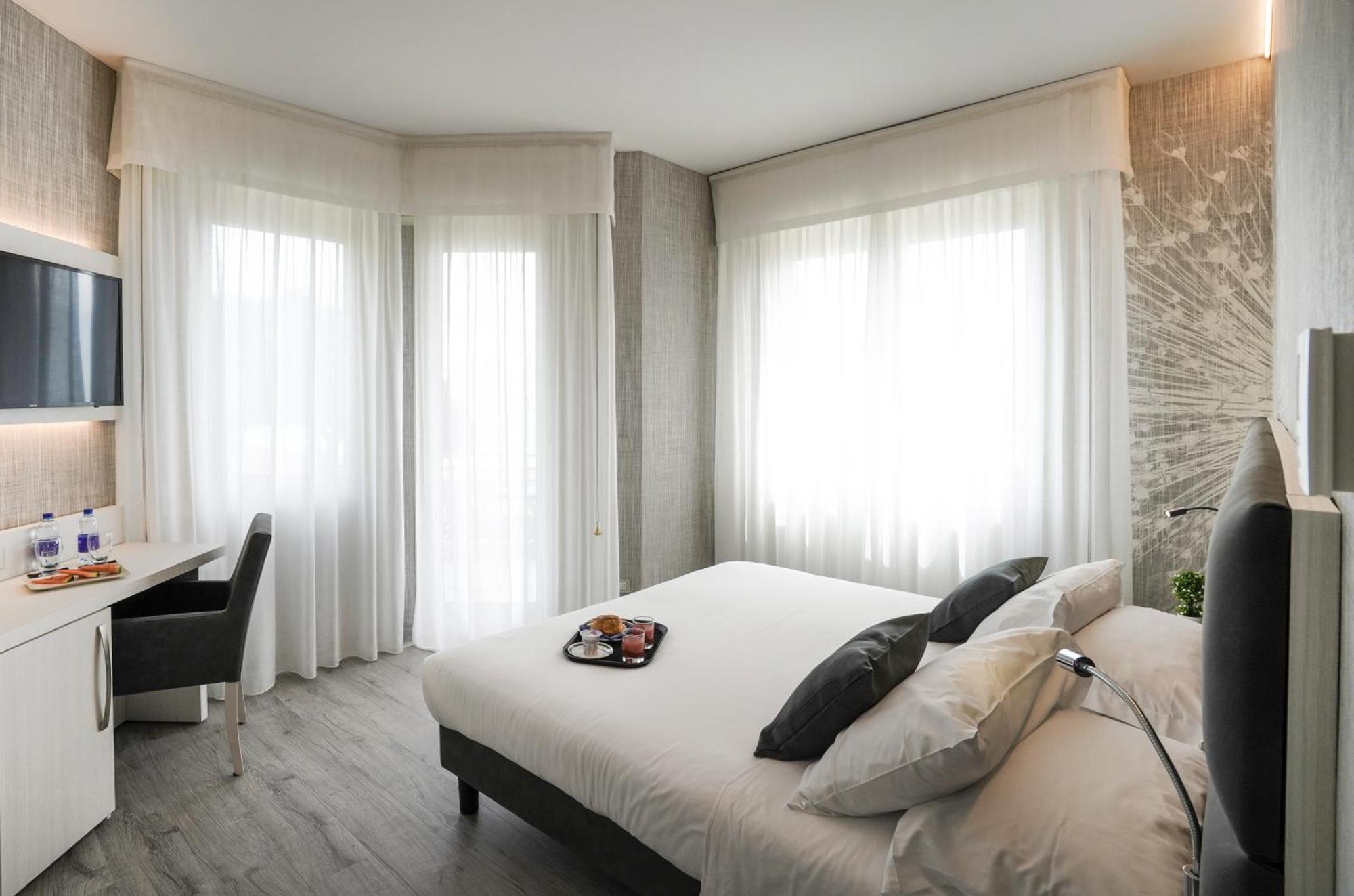 Sole Mare Hotel Ventimiglia Bagian luar foto