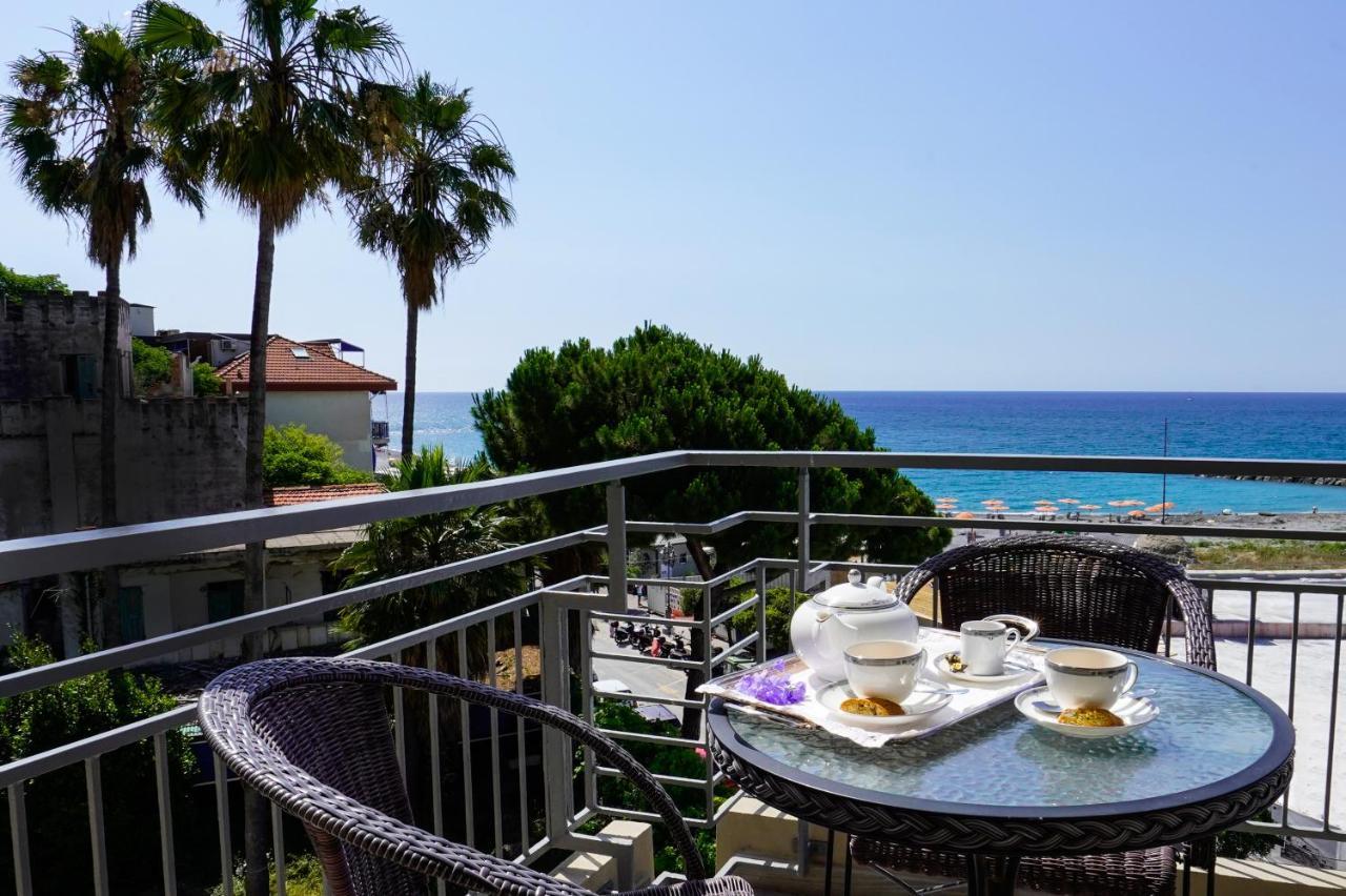 Sole Mare Hotel Ventimiglia Bagian luar foto
