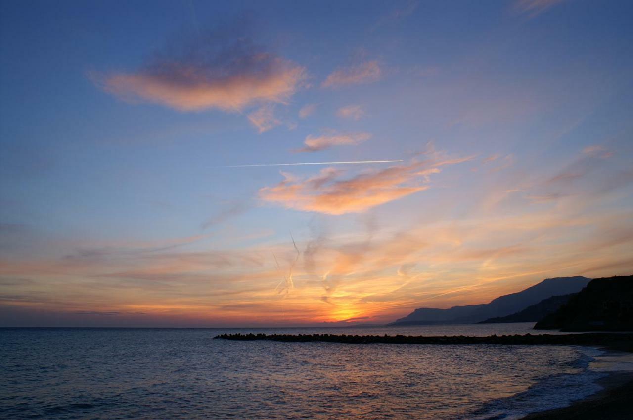 Sole Mare Hotel Ventimiglia Bagian luar foto